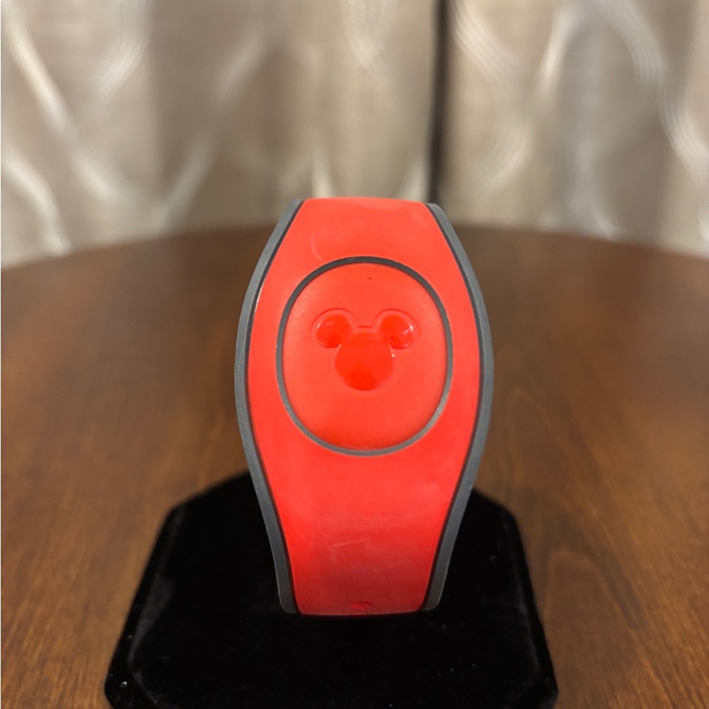 COLLECTORS ITEM ONLY: Disney Red MagicBand